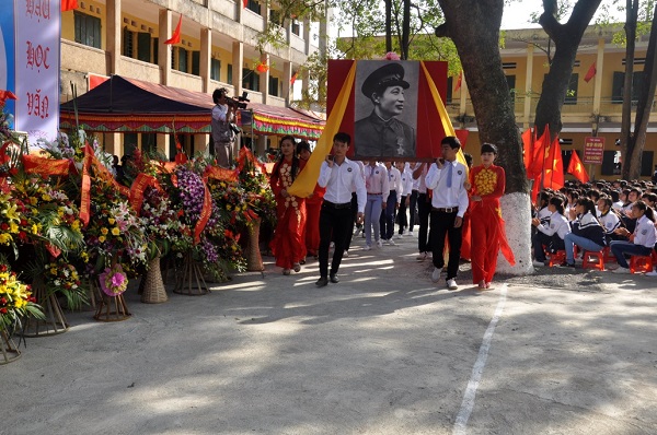 Hình ảnh tưởng nhớ đồng chí Trần Đăng Ninh vào dịp trường Trường THPT Trần Đăng Ninh tổ chức Kỷ niệm 35 năm Ngày thành lập Trường(1977-2012)