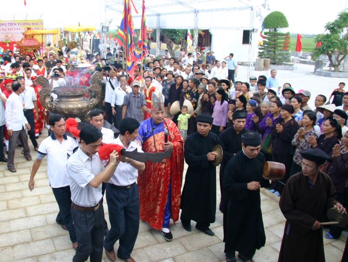  Nghi thức rước thanh long đao trở về làng Cổ Trai.