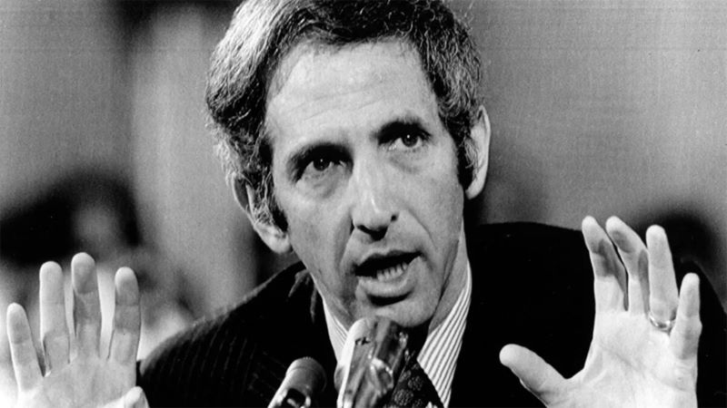 Sau khi tiết lộ Hồ sơ Lầu Năm Góc, Daniel Ellsberg đã bị Henry Kissinger gọi là "người đàn ông nguy hiểm nhất nước Mỹ".