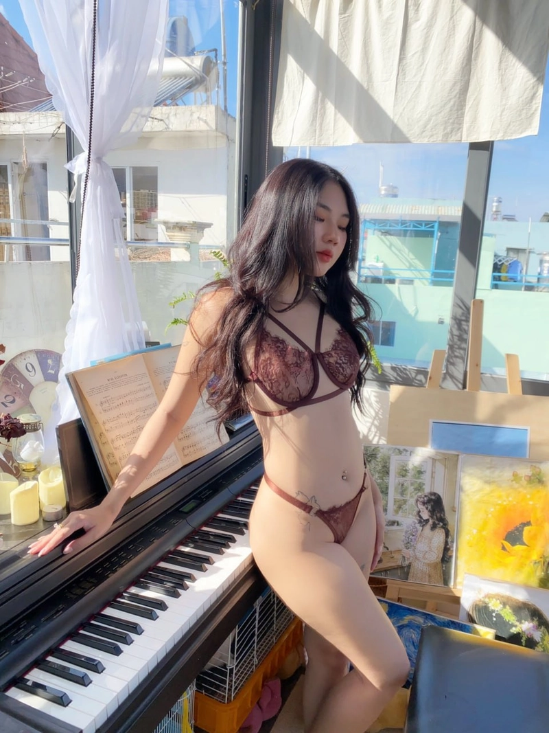gái xinh bikini ren nâu