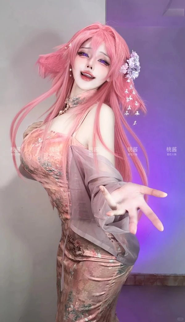 gái xinh cosplay người nhện