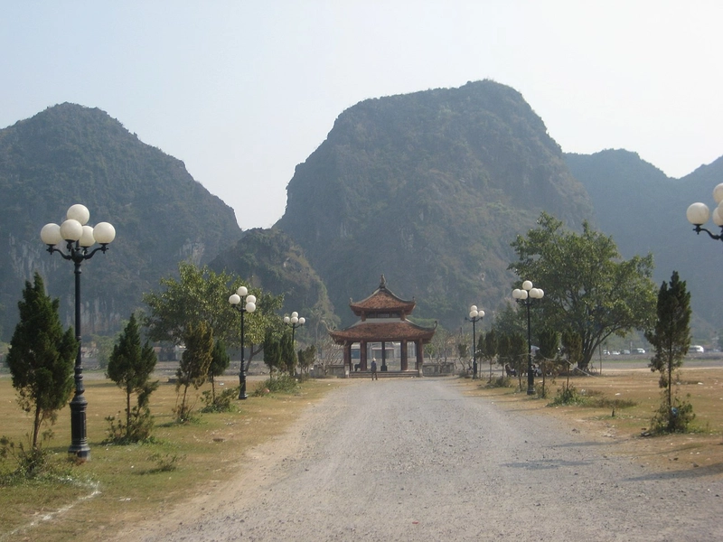 Bia Lý Thái Tổ bên sông Sào Khê, Cố đô Hoa Lư.