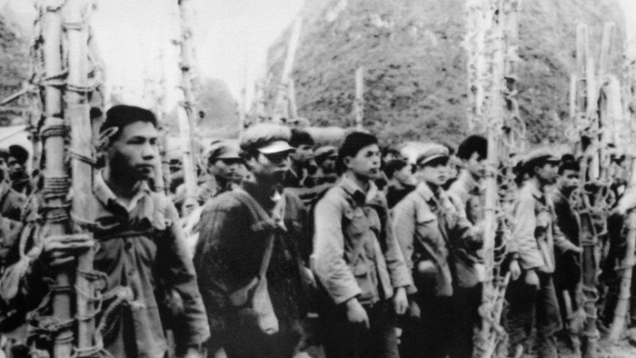 Dân binh Trung Quốc tham gia tải thương