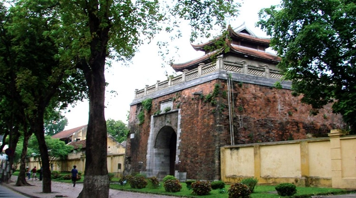 Hoàng Thành.