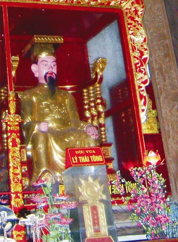 Tượng vua Lý Thái Tông