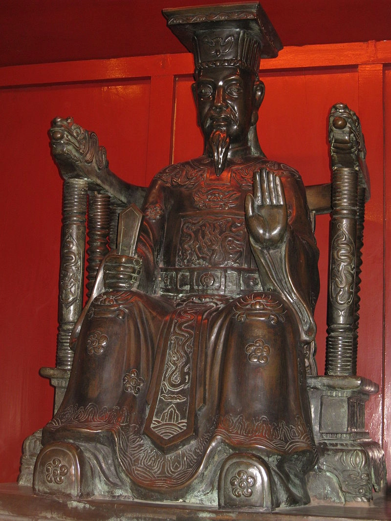 Tượng vua Lý Thánh Tông