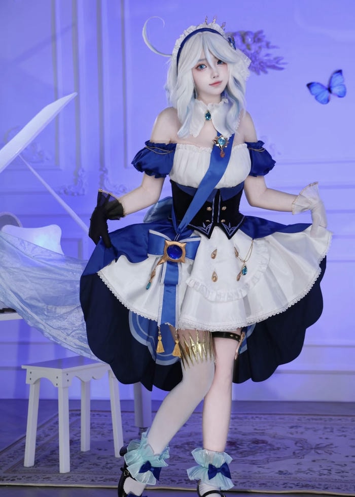 coser nữ tạo dáng