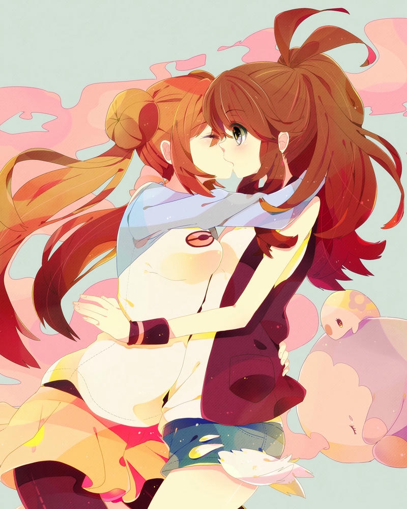 hình ảnh cặp đôi hôn nhau ngoài trời