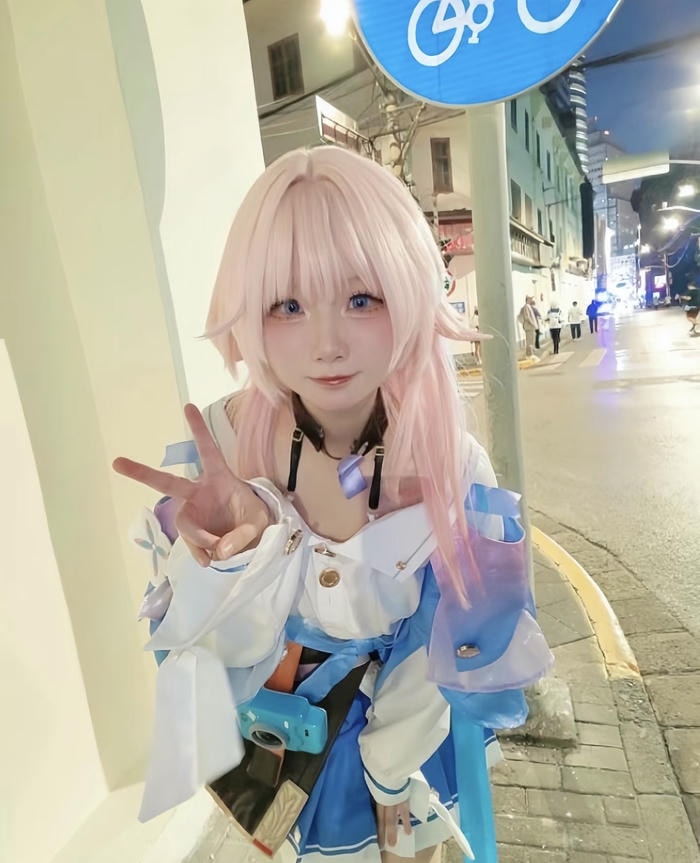 vẻ đẹp cosplay nữ