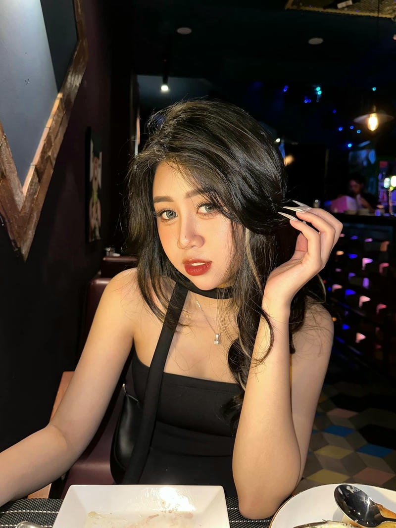 Ảnh Lê Kim Loan bikini trẻ trung năng động cá tính