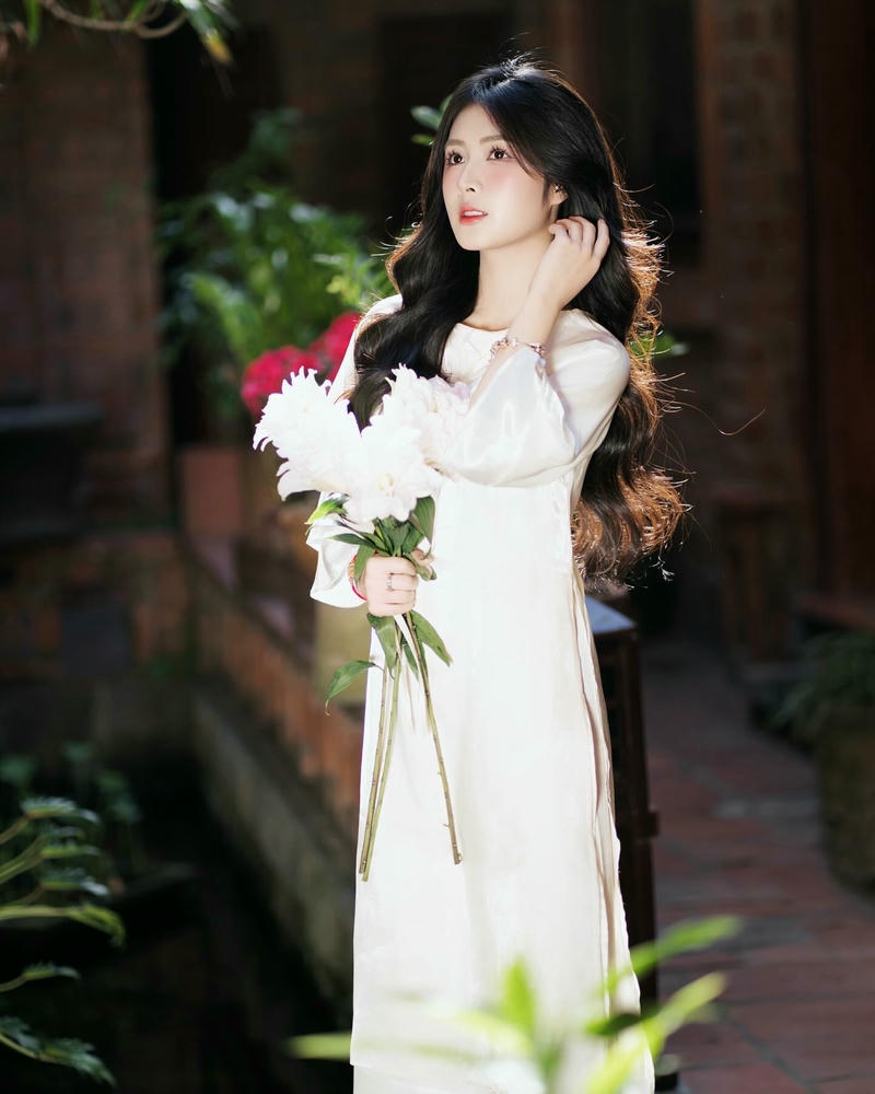 Ảnh Quỳnh Alee bikini sexy màu sắc tươi sáng