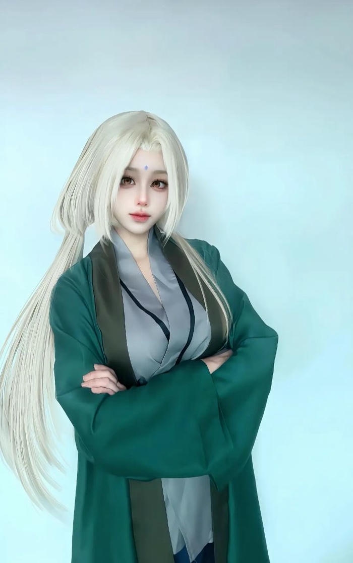 Ảnh cosplay Tsunade gương mặt sắc sảo thu hút