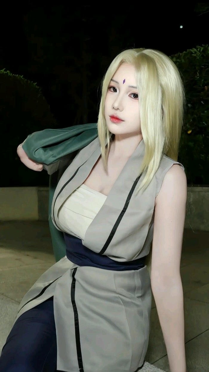 Ảnh cosplay Tsunade gương mặt sắc sảo