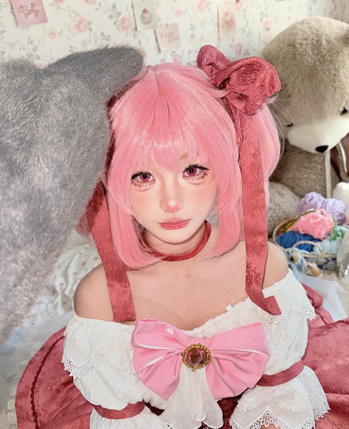 Ảnh cosplay anime nữ tóc hồng đẹp