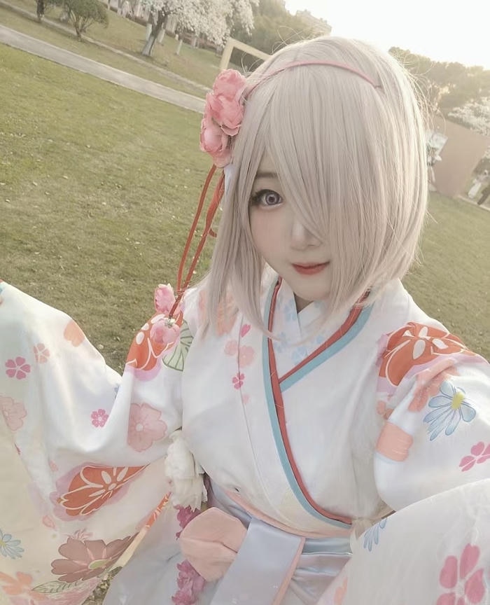 Ảnh cosplay anime nữ tóc trắng