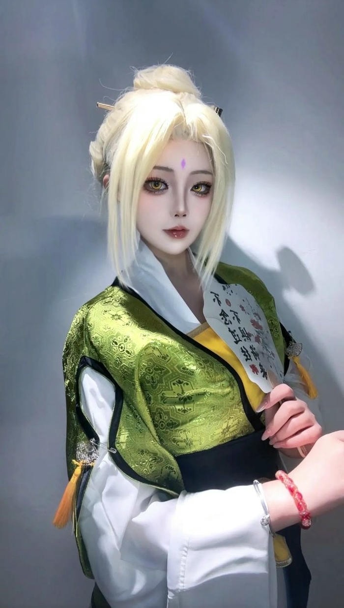 Ảnh nhân vật cosplay Tsunade trang phục kinh điển đẹp