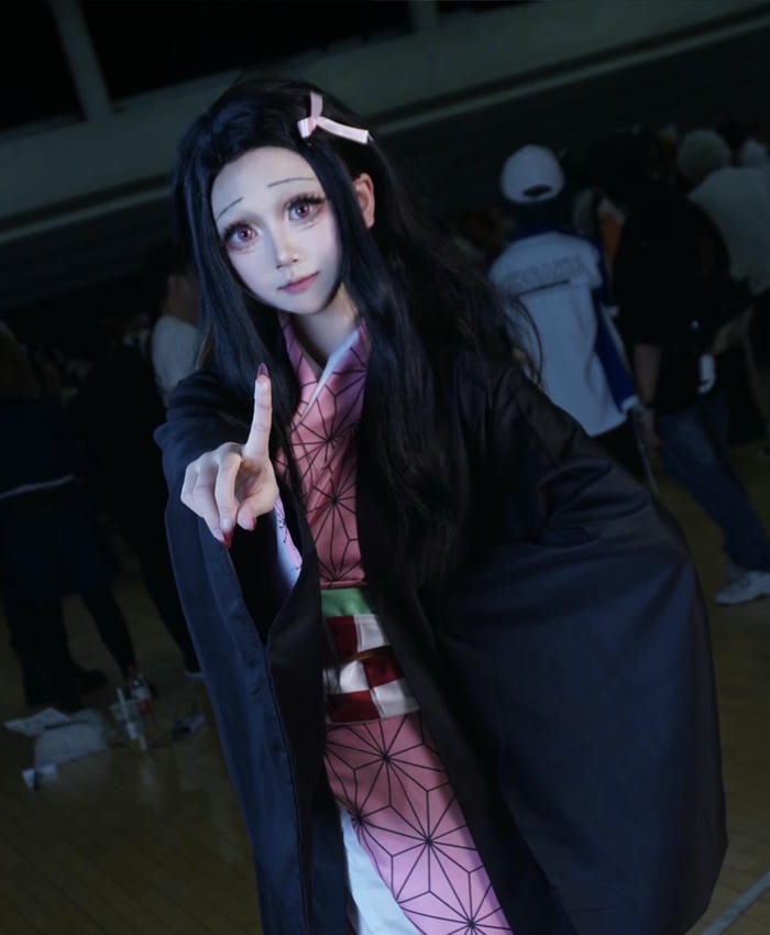 Anime cosplay Nezuko sexy ngầu ánh mắt