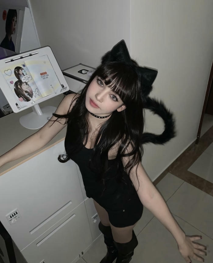 Anime cosplay mèo dáng bước tinh khôi