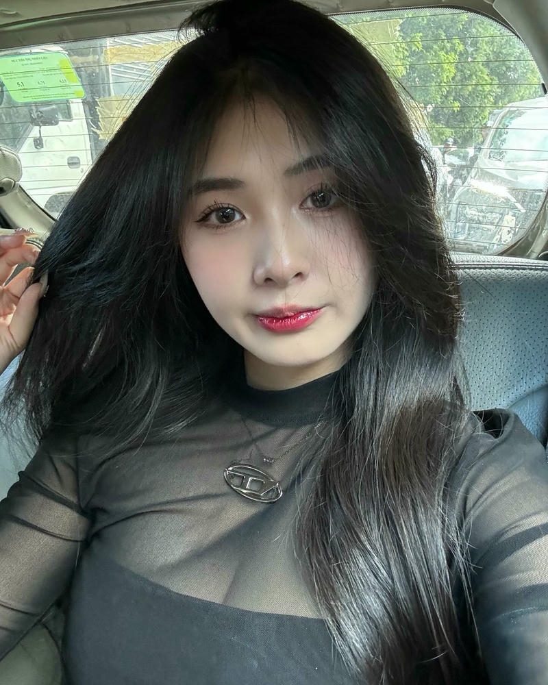 Bikini sexy Quỳnh Alee ảnh tạo dáng tự nhiên