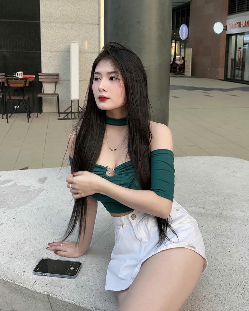 Bikini sexy Quỳnh Alee ảnh thần thái cuốn hút