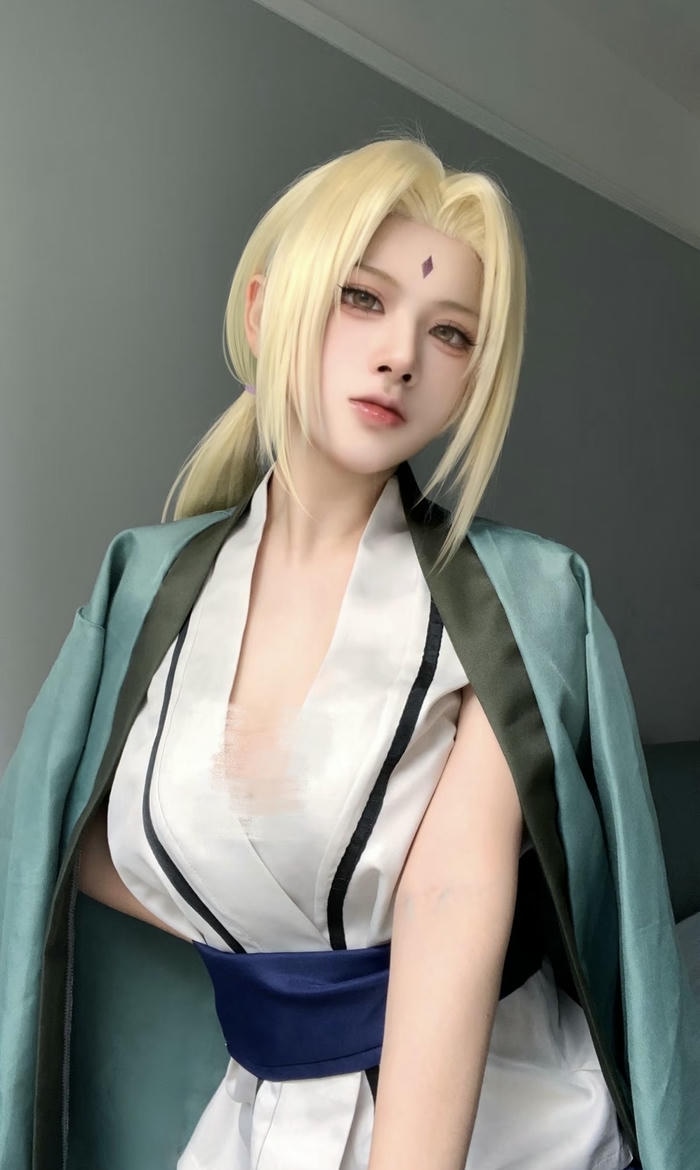 Cosplay Tsunade dáng đứng tự tin