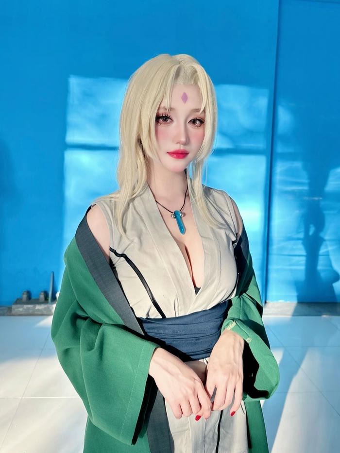 Cosplay Tsunade phong thái uy lực cao