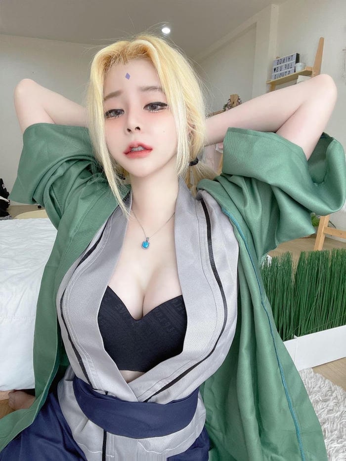 Cosplay Tsunade vẻ ngoài trưởng thành cuốn hút