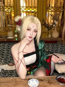 Gái đẹp cosplay Tsunade tạo hình chiến đấu