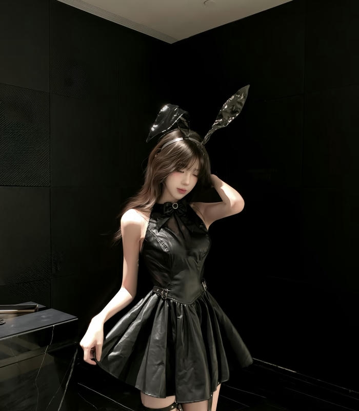 Gái đẹp cosplay thỏ tạo dáng nhẹ nhàng