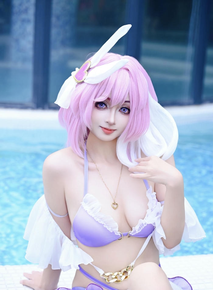 Gái xinh cosplay bikini dịu dàng