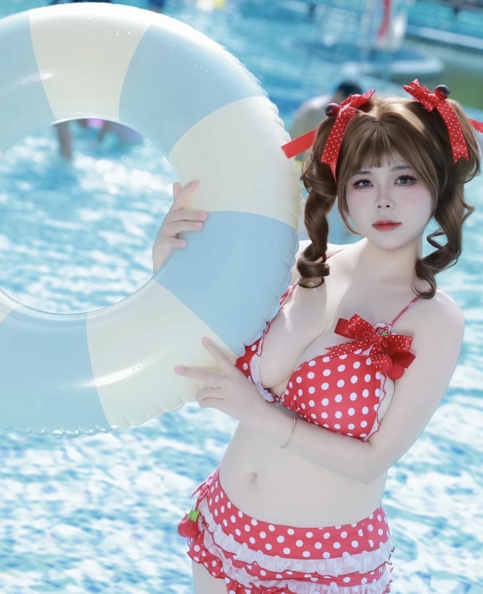 Gái xinh cosplay bikini lôi cuốn