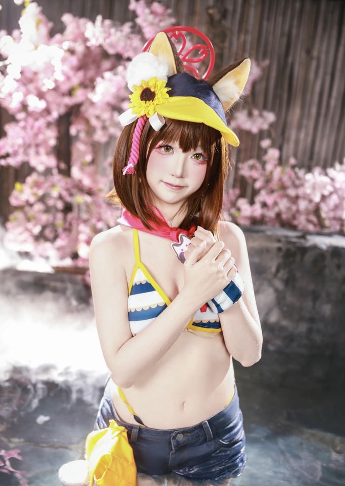 Gái xinh cosplay bikini nóng bỏng