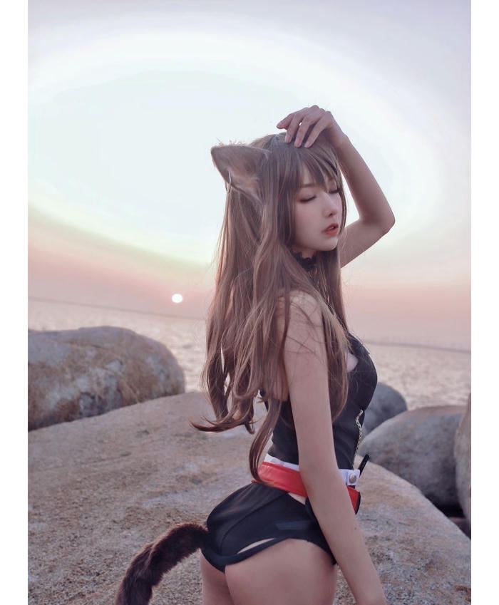 Gái xinh cosplay mặc bikini thu hút