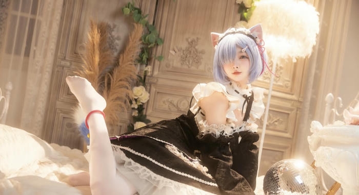Gái xinh cosplay mèo dáng quay đầu nhẹ