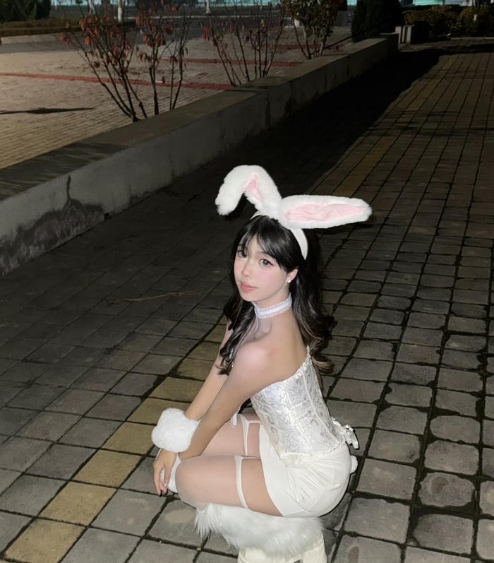 Gái xinh cosplay thỏ phong thái nhẹ nhàng