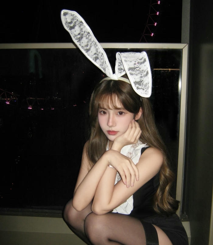 Gái xinh cosplay thỏ tông sáng hài hòa