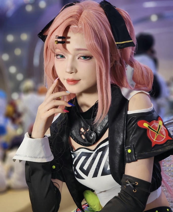 Gái xinh đẹp cosplay anime nữ