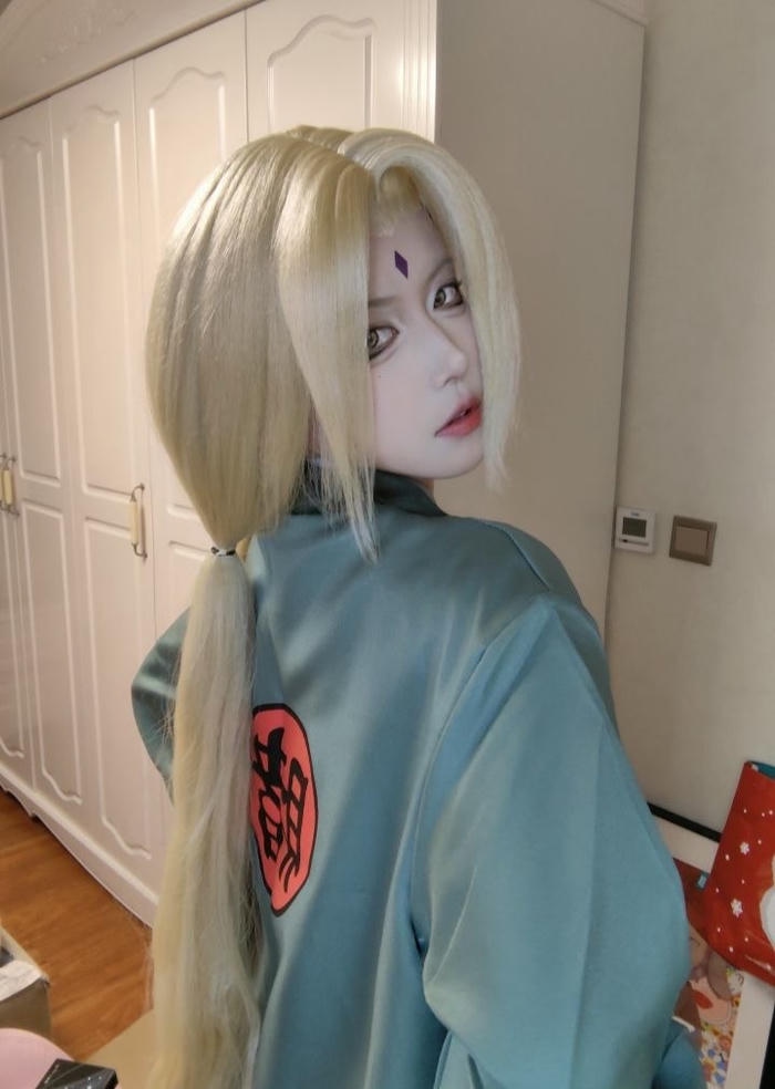 Hình ảnh cosplay Tsunade sắc lạnh cuốn hút