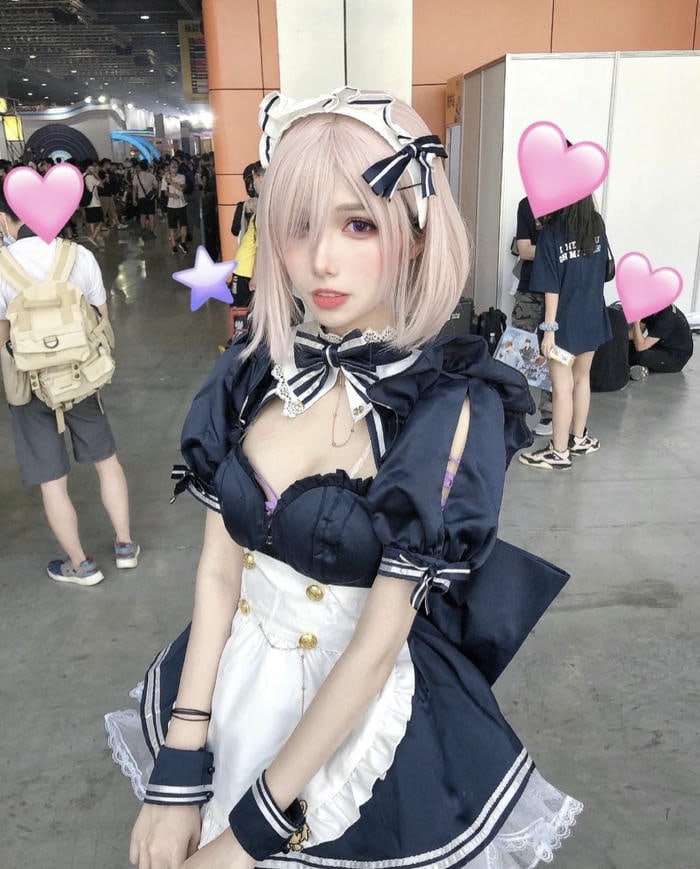 Hình ảnh cosplay anime nữ hầu gái váy xòe
