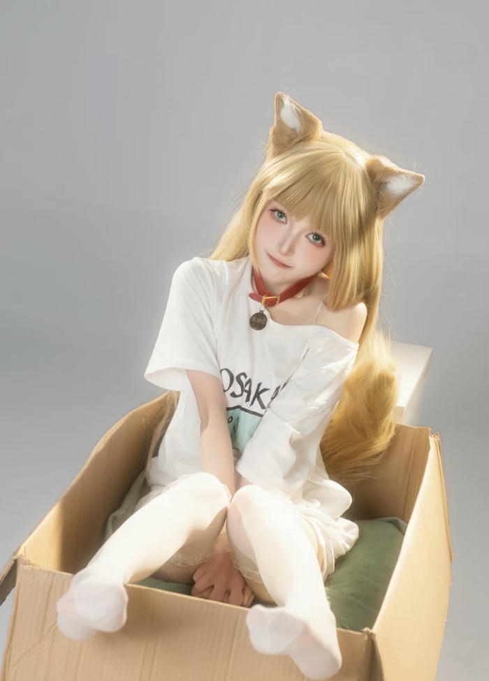 Hình ảnh cosplay mèo ánh nhìn ngại ngùng