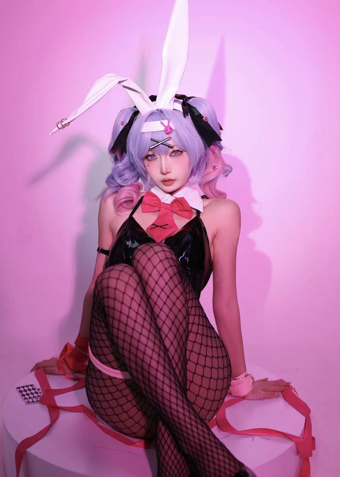 Hình ảnh cosplay thỏ ánh nhìn dễ mến