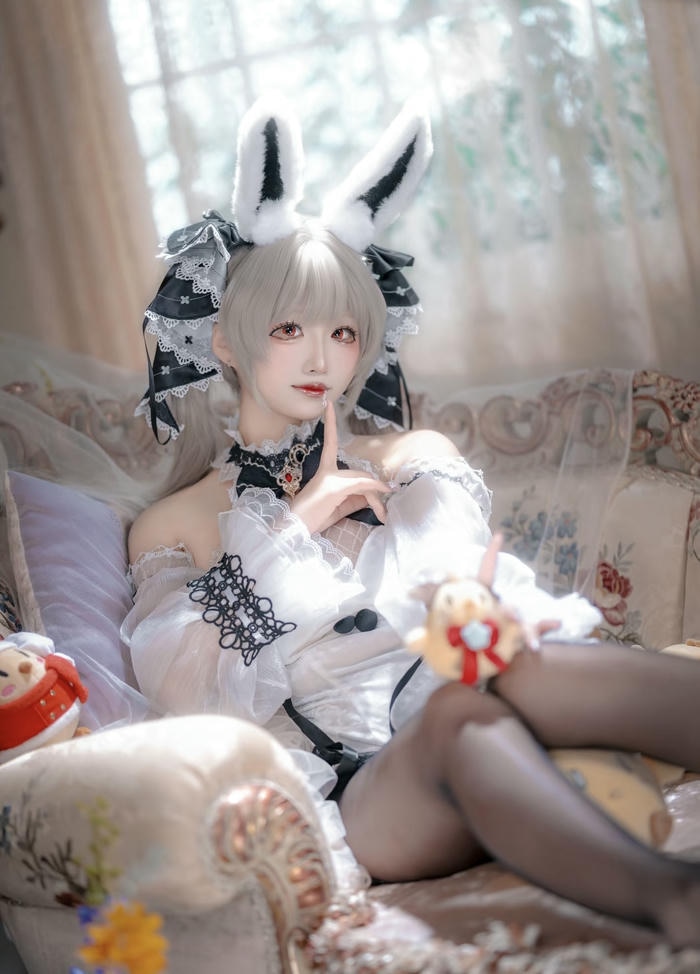 Hình ảnh cosplay thỏ dáng ngồi dịu dàng
