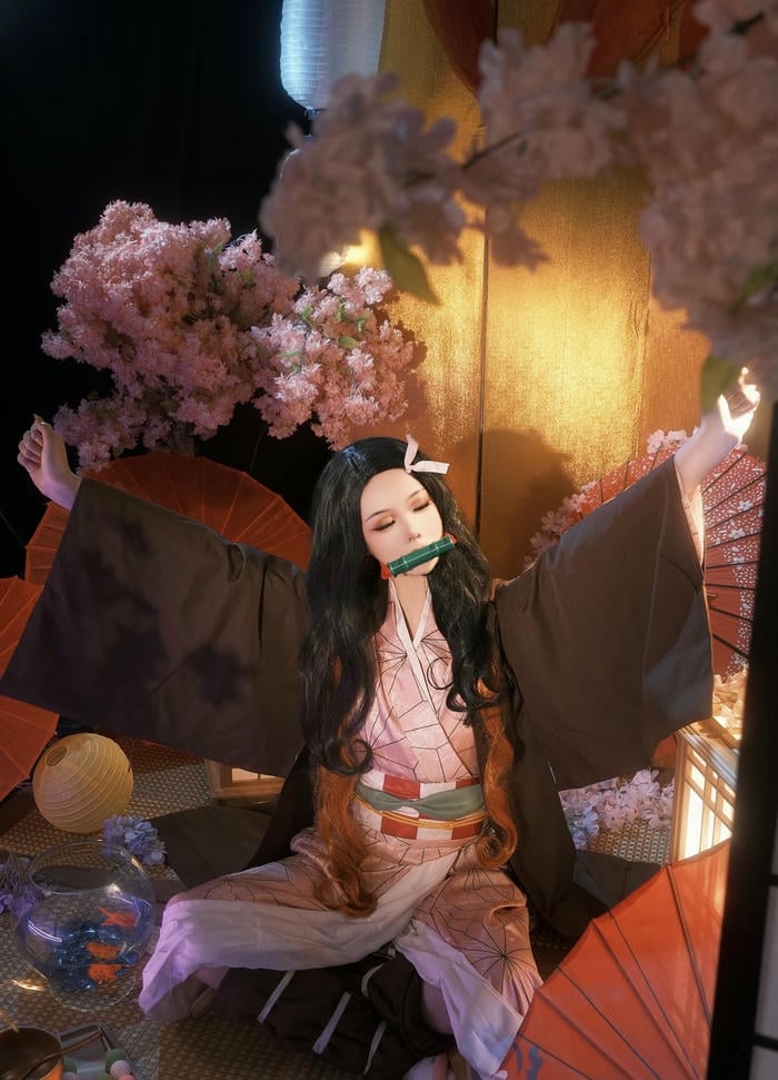 Hình cosplay Nezuko sexy táo bạo mạnh mẽ