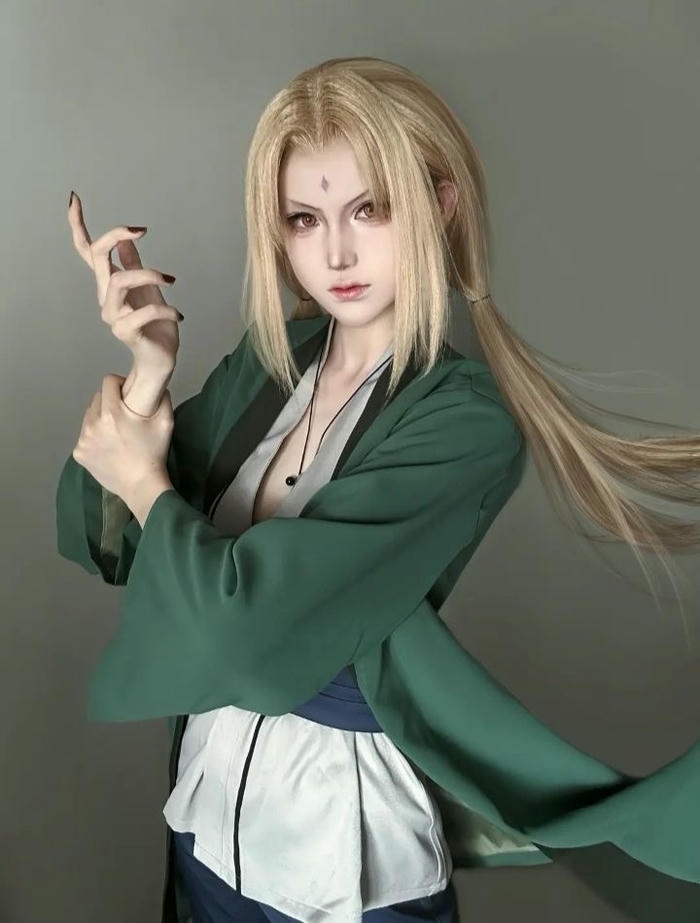Hình cosplay Tsunade bạo dạn thu hút