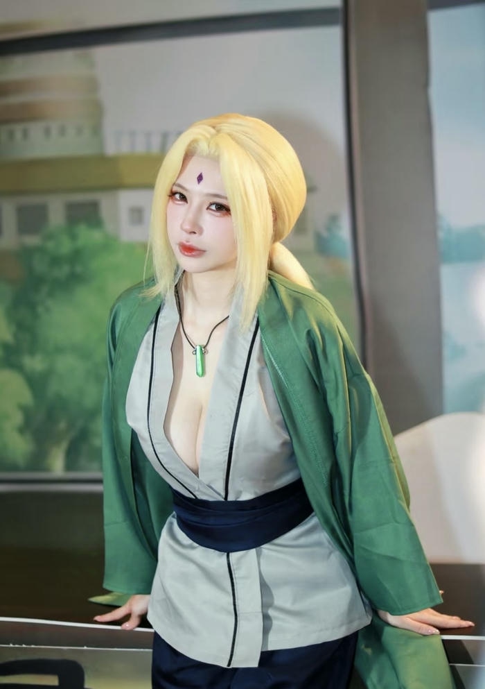 Hình cosplay Tsunade chuẩn khí chất
