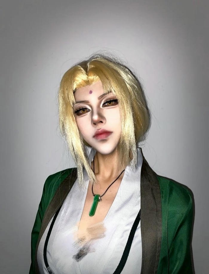 Hình cosplay Tsunade dáng quyến rũ mạnh mẽ