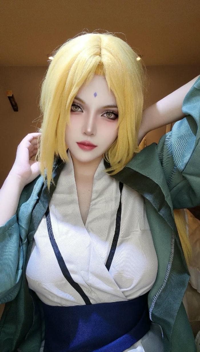 Hình cosplay Tsunade phong cách sắc lạnh