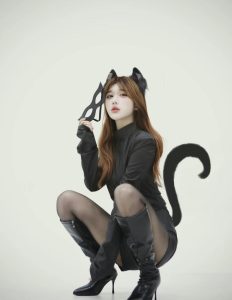Hình cosplay mèo đôi tai ren đen