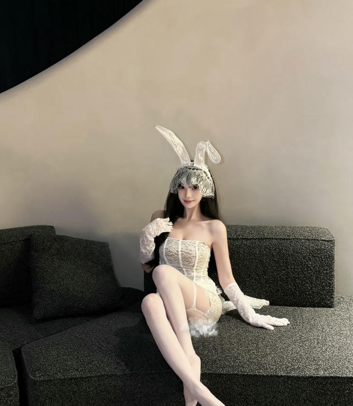 Hình cosplay thỏ thần thái trong veo