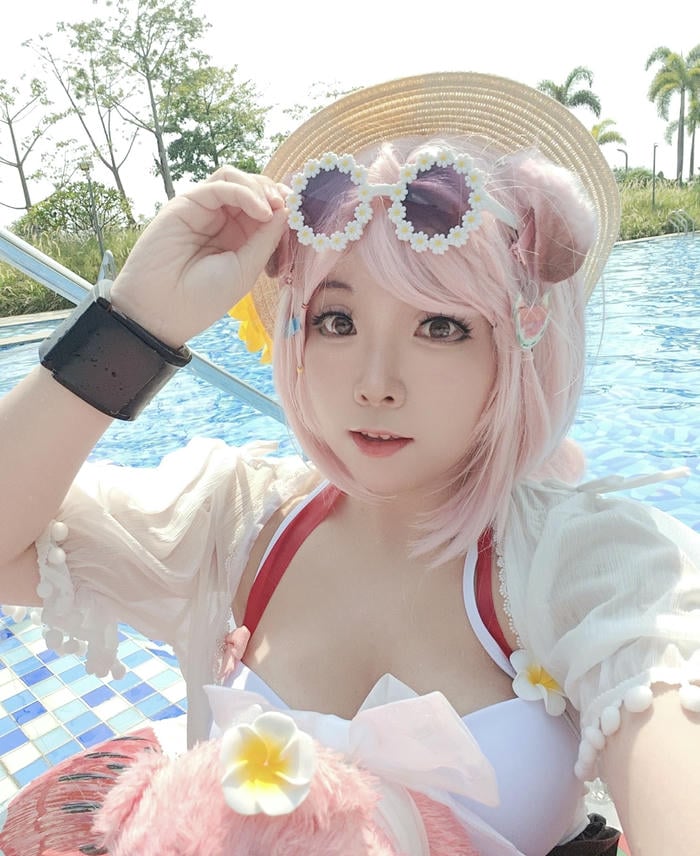 Hình gái xinh cosplay bikini bốc lửa